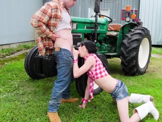 Drew and Mike’s wild outdoor femboi adventure: a trail of filthy dicksucking delight